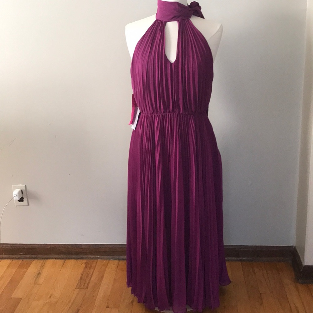 🆕 Betsy Johnson Halter keyhole dress